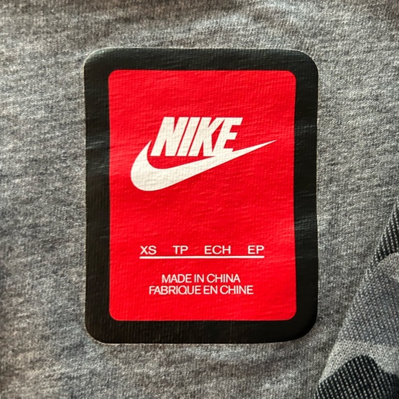 🔥Nike | Women’s grey camouflage color block back zip crewneck top, thumb hole XS - Picture 13 of 16